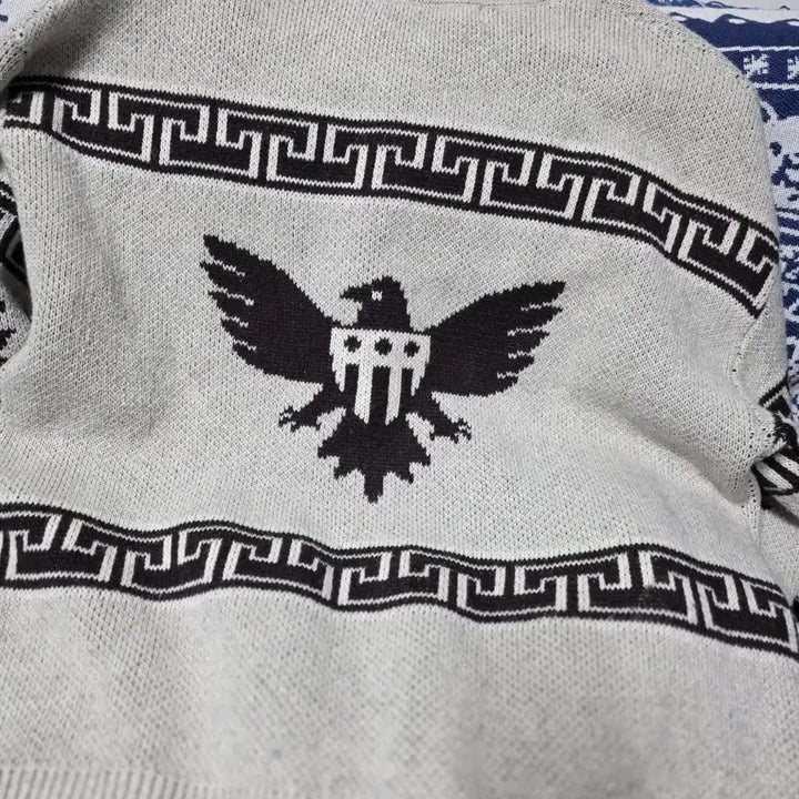 [BUNJANG] Urban White Eagle Pattern Zip-up Cardigan / 어반화이트 독수리 패턴 집업 가디건