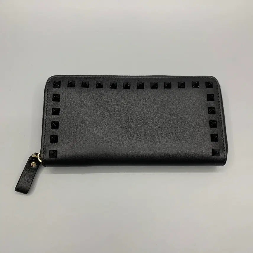 [BUNJANG] Valentino Garavani Rockstud Zip Long Wallet Black / 267000133 발렌티노 가바라니 락스터드 지퍼 장지갑 블랙