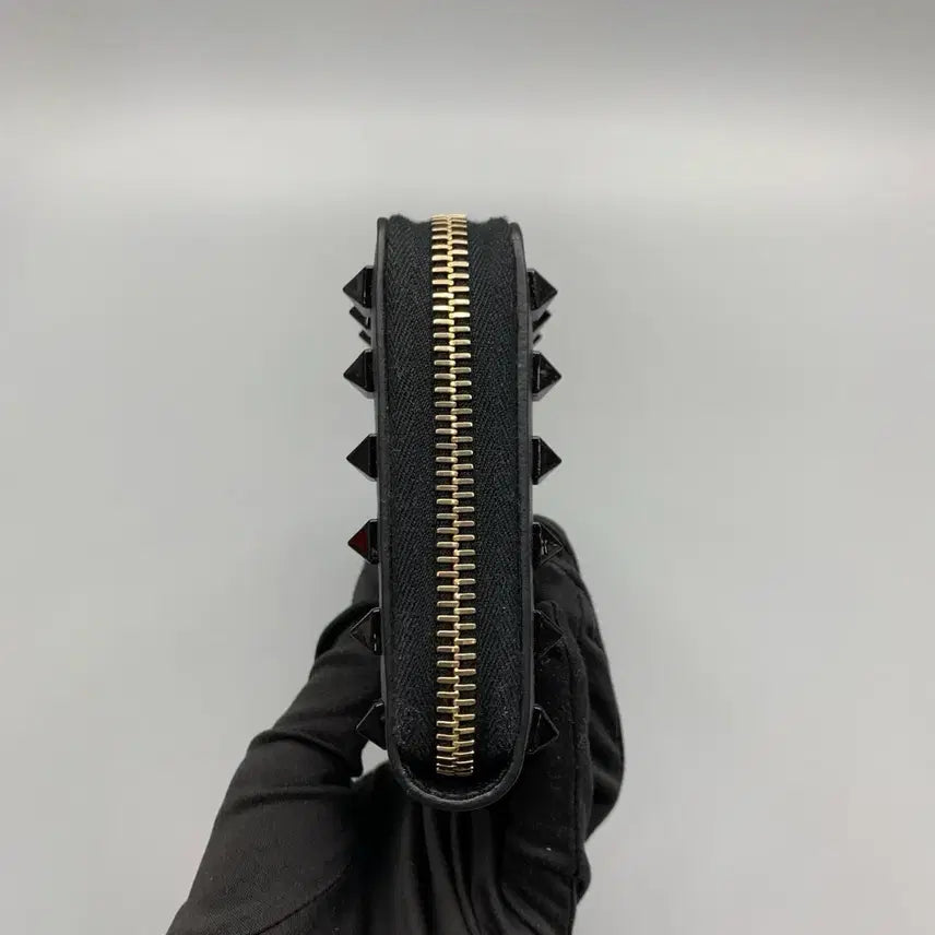 [BUNJANG] Valentino Garavani Rockstud Zip Long Wallet Black / 267000133 발렌티노 가바라니 락스터드 지퍼 장지갑 블랙