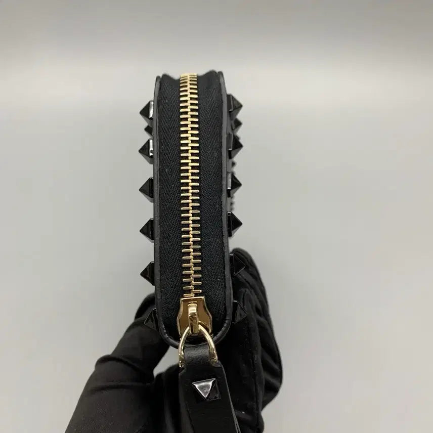 [BUNJANG] Valentino Garavani Rockstud Zip Long Wallet Black / 267000133 발렌티노 가바라니 락스터드 지퍼 장지갑 블랙