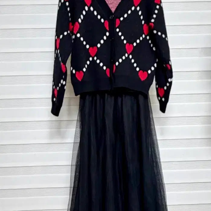 [SOLD OUT] 하트 패턴 블랙 가디건 + 블랙샤스커트