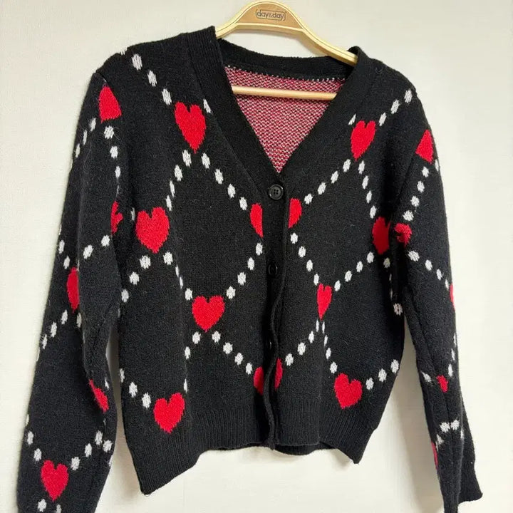[SOLD OUT] 하트 패턴 블랙 가디건 + 블랙샤스커트
