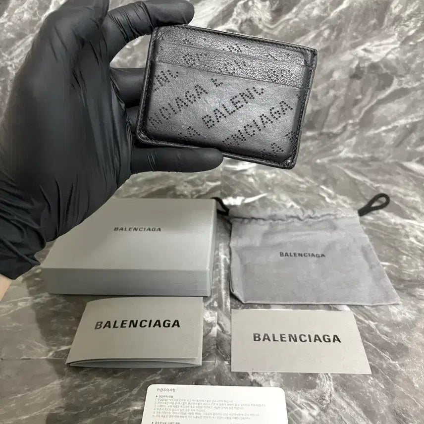 [BUNJANG] Balenciaga Logo Perforated Cash Card Wallet / 발렌시아가 로고 퍼포레이티드 캐쉬 카드지갑