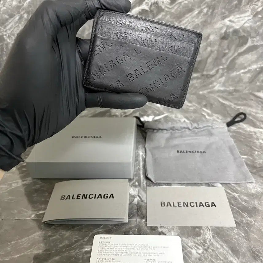 [BUNJANG] Balenciaga Logo Perforated Cash Card Wallet / 발렌시아가 로고 퍼포레이티드 캐쉬 카드지갑