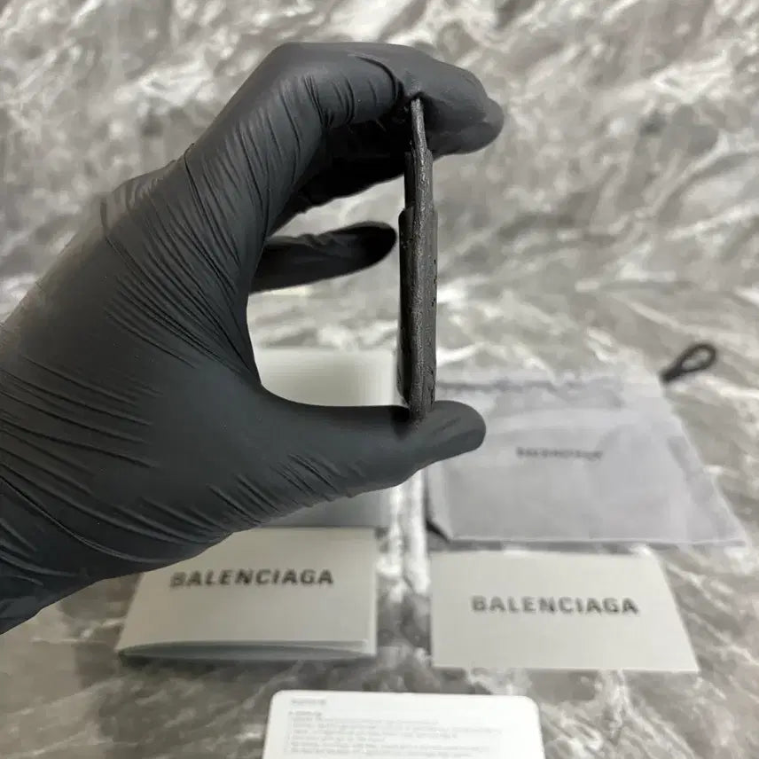 [BUNJANG] Balenciaga Logo Perforated Cash Card Wallet / 발렌시아가 로고 퍼포레이티드 캐쉬 카드지갑