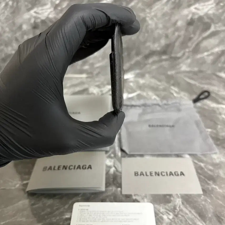 [BUNJANG] Balenciaga Logo Perforated Cash Card Wallet / 발렌시아가 로고 퍼포레이티드 캐쉬 카드지갑