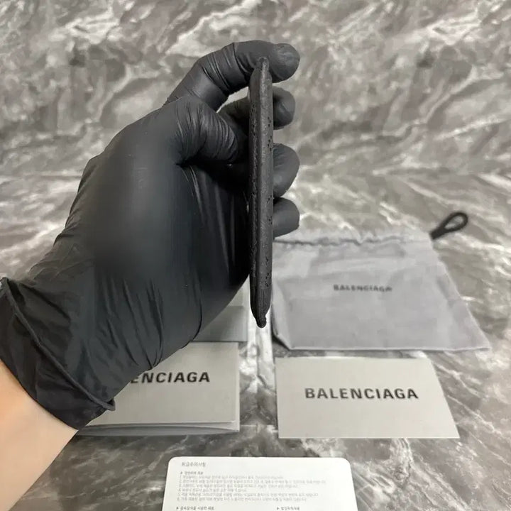 [BUNJANG] Balenciaga Logo Perforated Cash Card Wallet / 발렌시아가 로고 퍼포레이티드 캐쉬 카드지갑