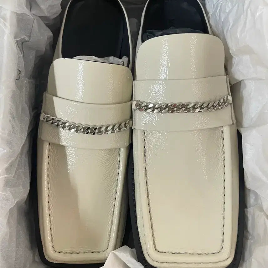 [BUNJANG] Martine Rose Square-Toe Mule Off-White Patent Size 41 / 마틴로즈 스퀘어 토 뮬 오프화이트 패넌트 41사이즈