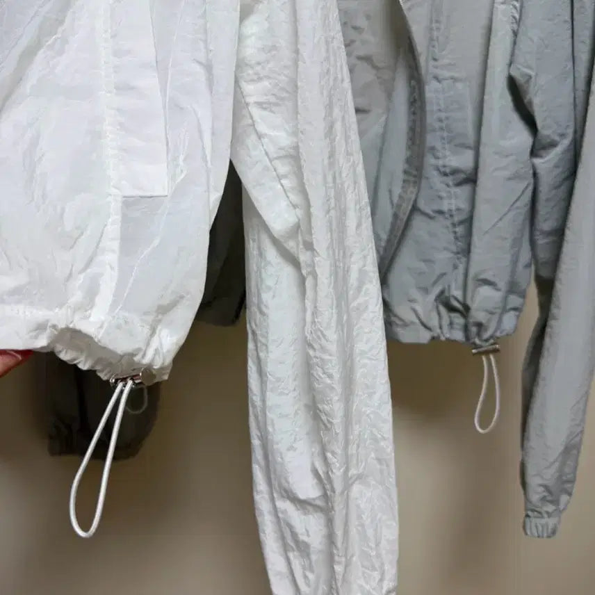 [BUNJANG] Avely Crop Windbreaker Jacket / 에이블리 퍼프 크롭 바람막이 자켓