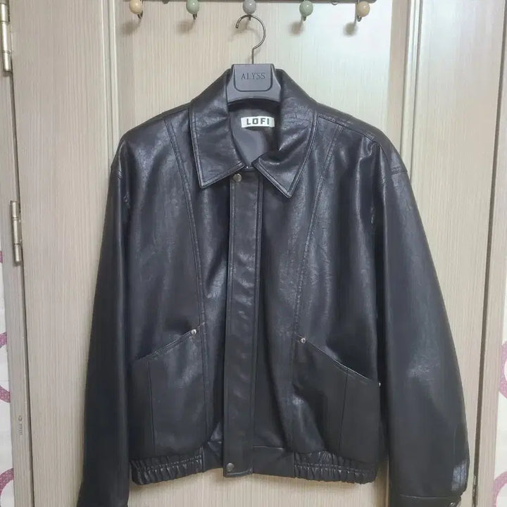 [BUNJANG] LOFI Bomber Black Crack Eco Leather Jacket XL / LOFI 로파이 바이건 보머 블랙 크랙 에코 레더 자켓  XL사이즈