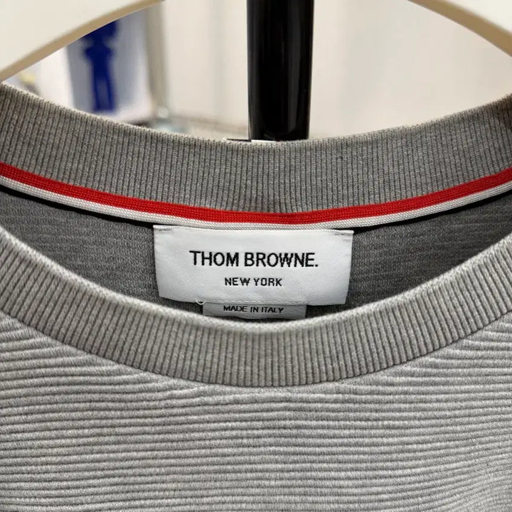 [BUNJANG] Thom Browne Striped Sleeve Knit Sweatshirt / 톰브라운 사선 완장 자수 스트라이프 슬리브 니트 맨투맨