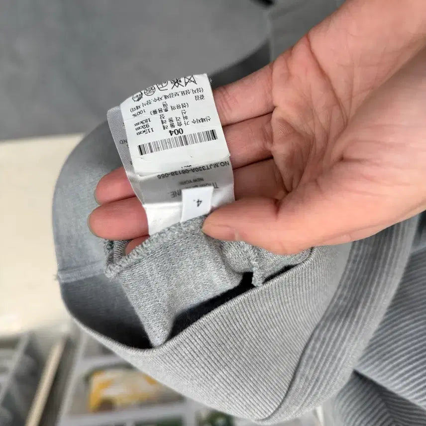 [BUNJANG] Thom Browne Striped Sleeve Knit Sweatshirt / 톰브라운 사선 완장 자수 스트라이프 슬리브 니트 맨투맨