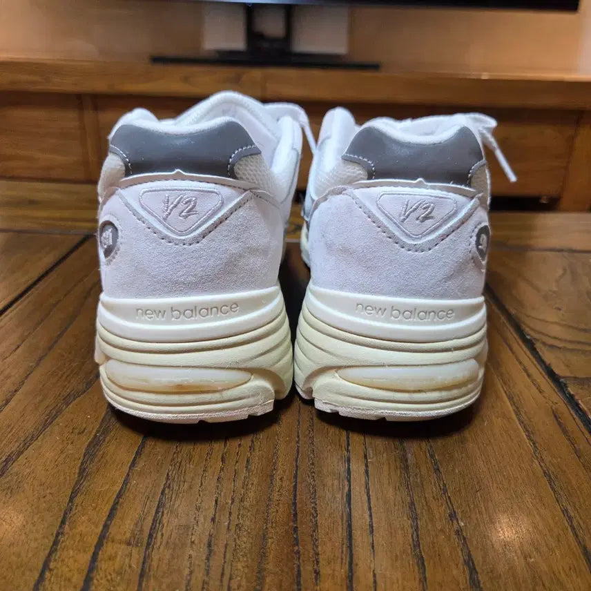 [BUNJANG] New Balance 991v2 White Sneakers / 뉴발란스 991v2 화이트 265