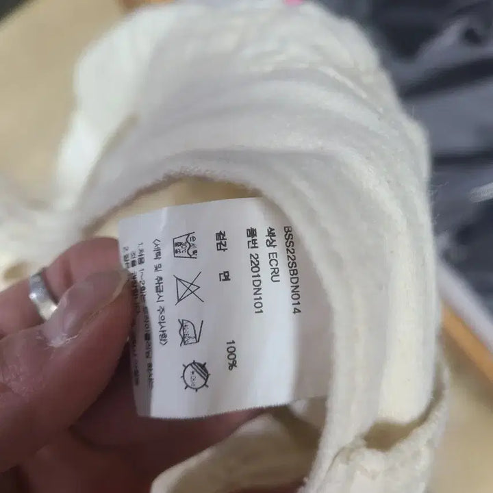 [SOLD OUT] 비슬로우 투턱 린넨 데님 에크루 아이보리 팬츠 30사이즈 벨리에 노운