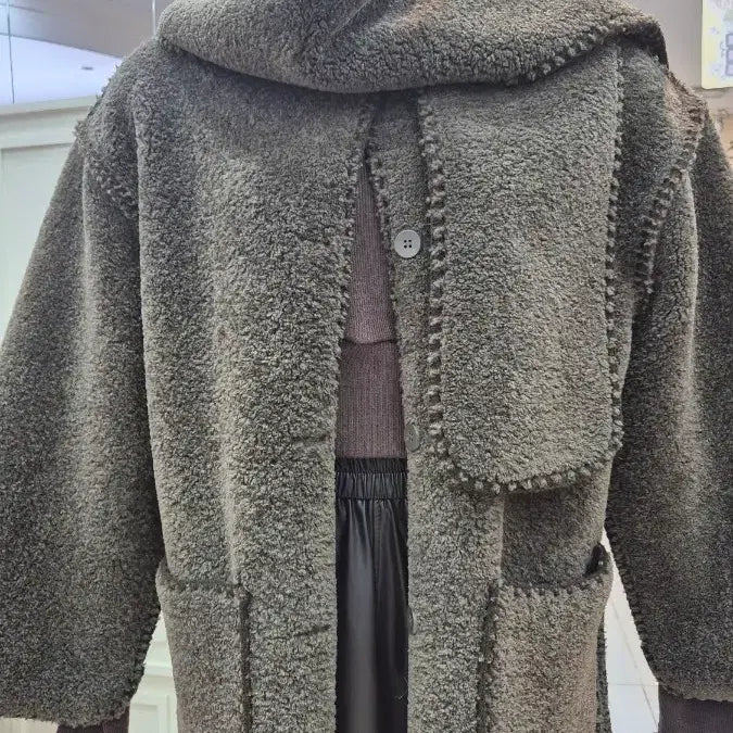[BUNJANG] Unspecified Brand Long Boucle Coat / 잠실역 매장정리뽀글이 롱코트 40%세일 100,000원