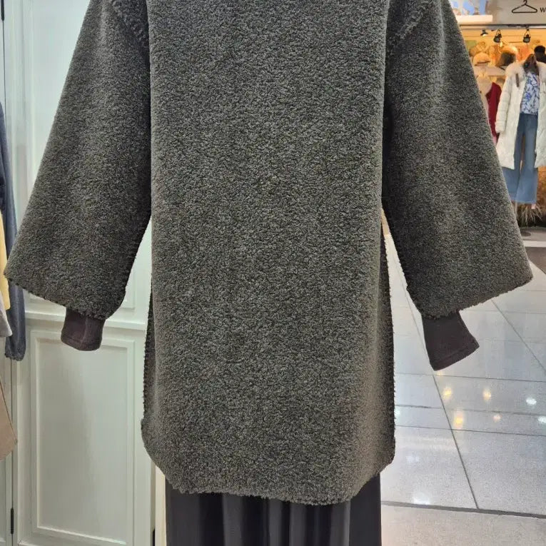 [BUNJANG] Unspecified Brand Long Boucle Coat / 잠실역 매장정리뽀글이 롱코트 40%세일 100,000원