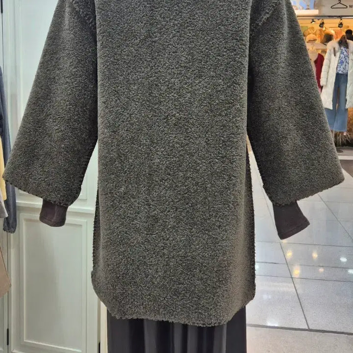 [BUNJANG] Unspecified Brand Long Boucle Coat / 잠실역 매장정리뽀글이 롱코트 40%세일 100,000원