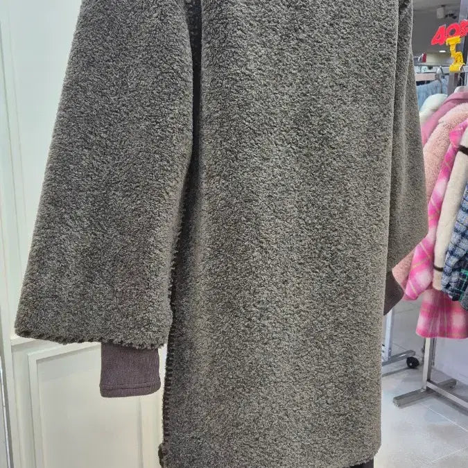 [BUNJANG] Unspecified Brand Long Boucle Coat / 잠실역 매장정리뽀글이 롱코트 40%세일 100,000원