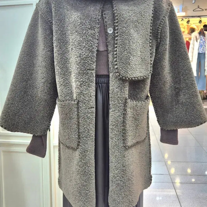 [BUNJANG] Unspecified Brand Long Boucle Coat / 잠실역 매장정리뽀글이 롱코트 40%세일 100,000원