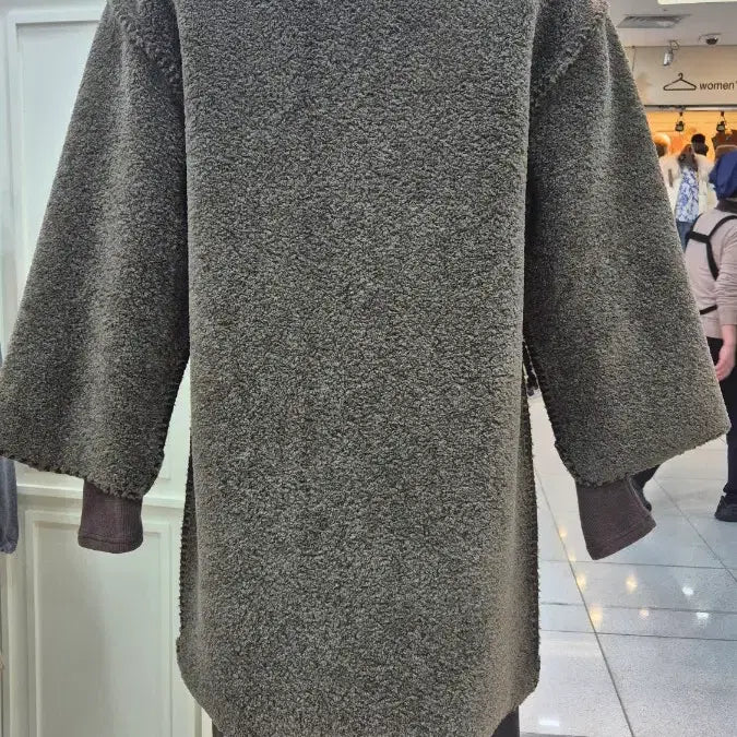 [BUNJANG] Unspecified Brand Long Boucle Coat / 잠실역 매장정리뽀글이 롱코트 40%세일 100,000원
