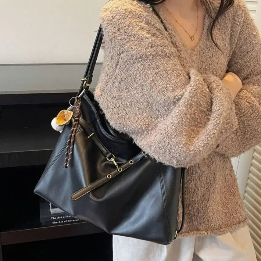 [BUNJANG] Two-Way Shoulder Backpack (Black) with Keyring / (새상품)예쁜 투웨이 숄더겸용 백팩(블랙/키링포함)