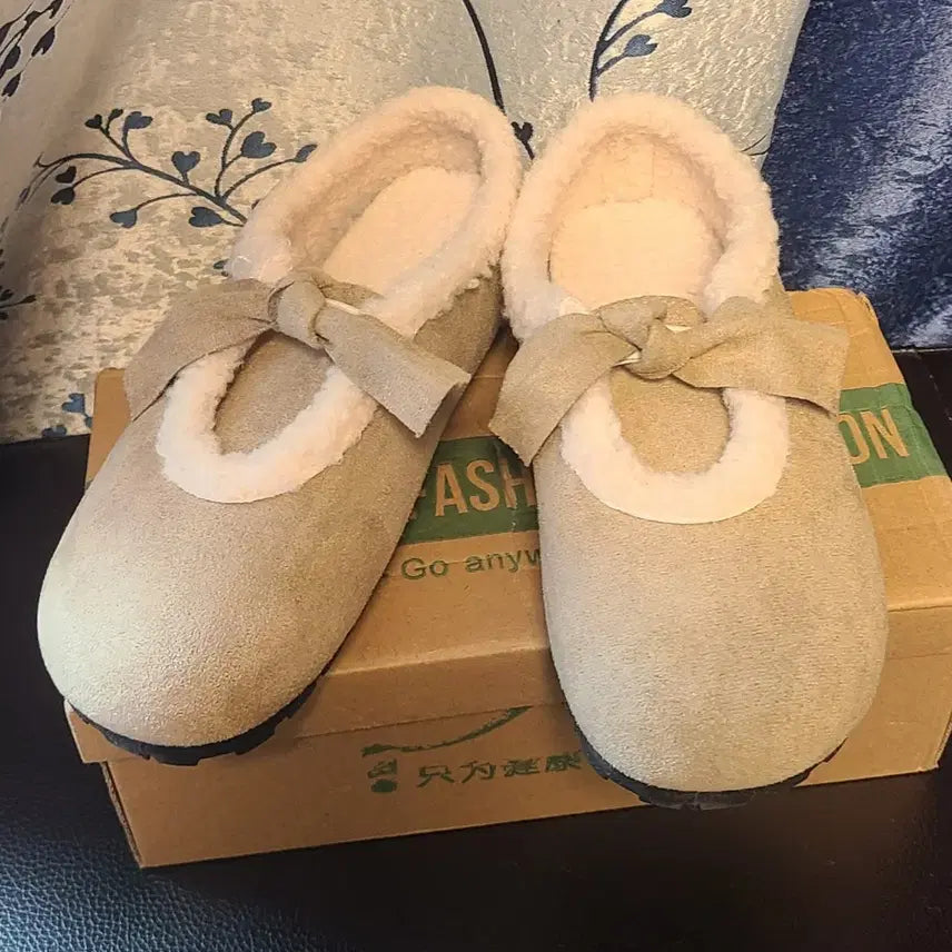 [BUNJANG] Ribbon Flat Shoes (Ivory, 235mm) / (새상품)예쁜 리본 뽀글 플렛슈즈(아이보리/235mm)