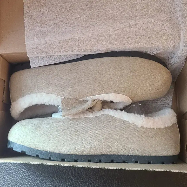 [BUNJANG] Ribbon Flat Shoes (Ivory, 235mm) / (새상품)예쁜 리본 뽀글 플렛슈즈(아이보리/235mm)