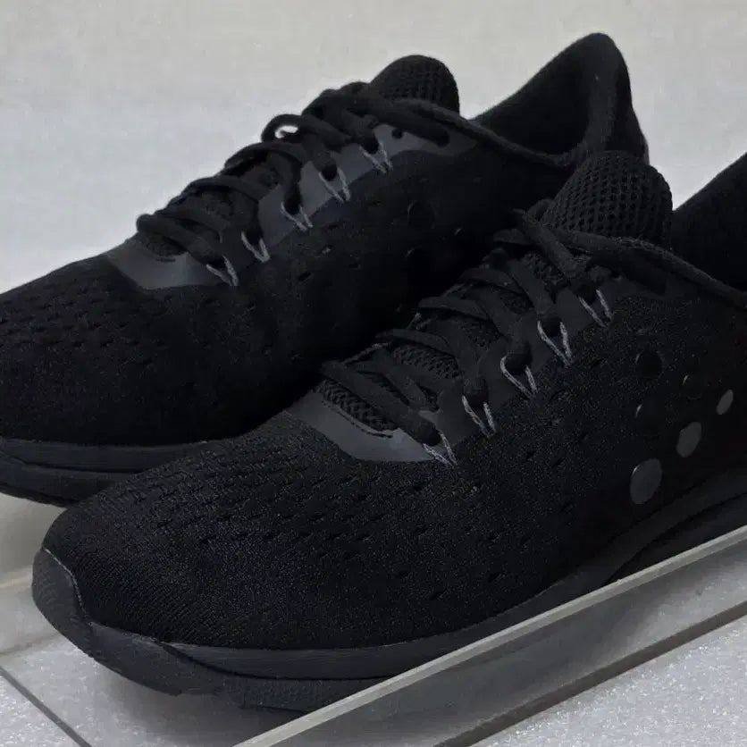 [BUNJANG] CRAFT V150 Engineered Running Shoes / [미사용] 크래프트 CRAFT V150 Engineered 러닝화 270