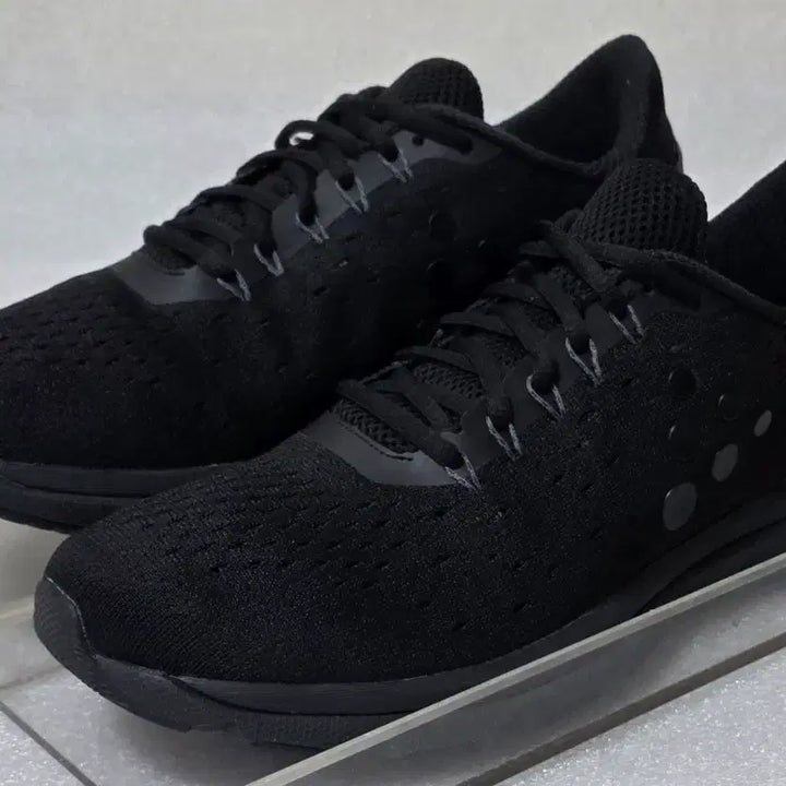 [BUNJANG] CRAFT V150 Engineered Running Shoes / [미사용] 크래프트 CRAFT V150 Engineered 러닝화 270
