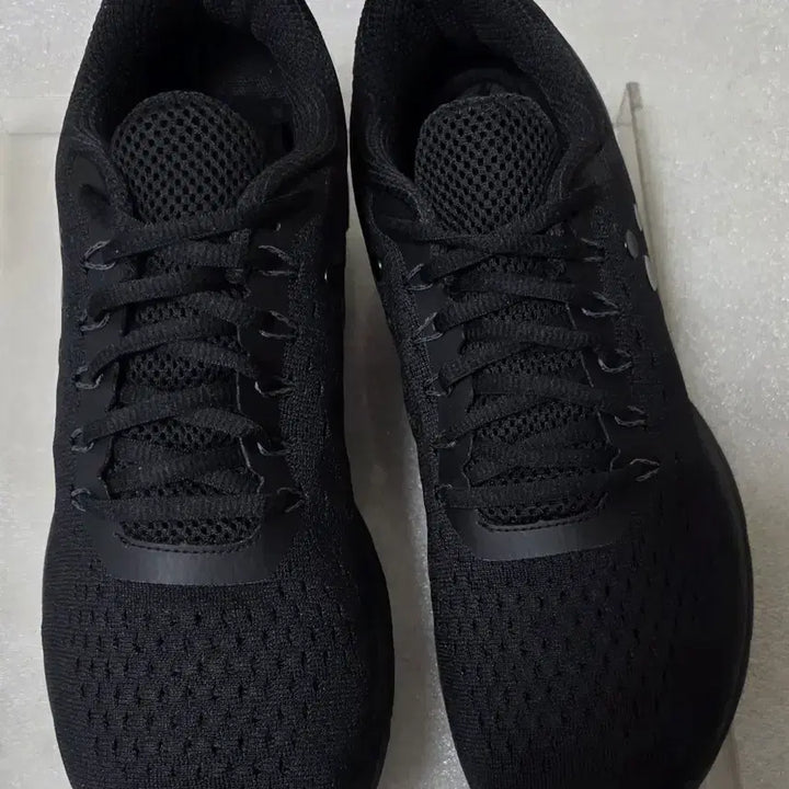 [BUNJANG] CRAFT V150 Engineered Running Shoes / [미사용] 크래프트 CRAFT V150 Engineered 러닝화 270