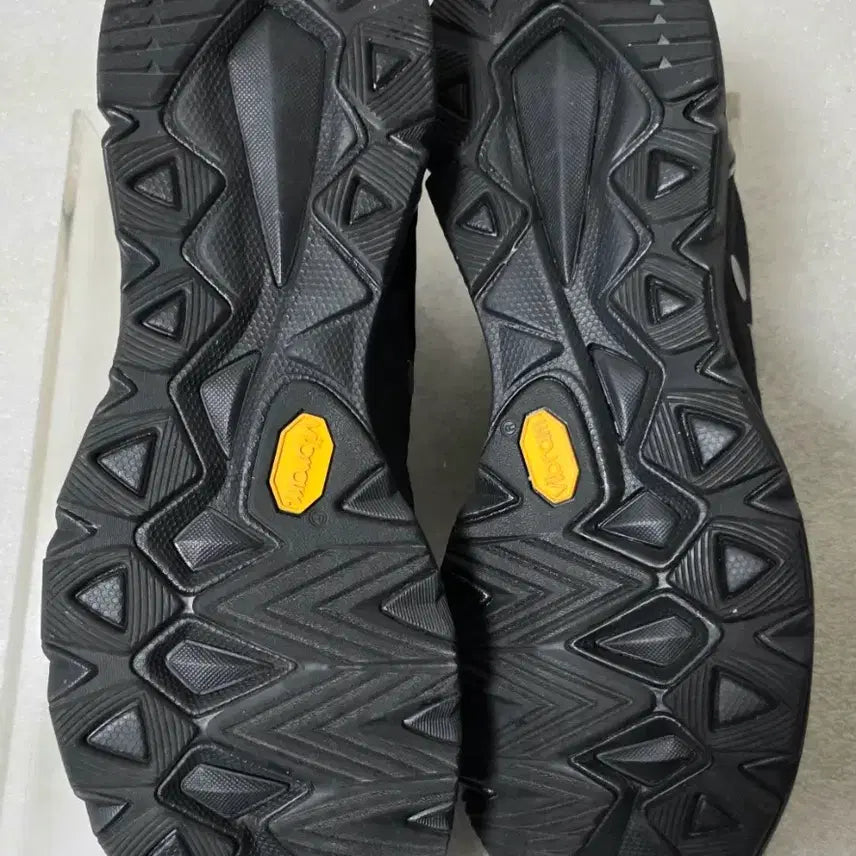 [BUNJANG] CRAFT V150 Engineered Running Shoes / [미사용] 크래프트 CRAFT V150 Engineered 러닝화 270