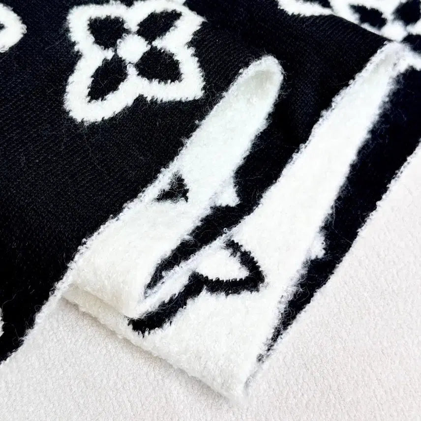 [BUNJANG] Louis Vuitton Monogram Black/White Muffler / 루이비통 LV 모노그램 블랙/화이트 머플러