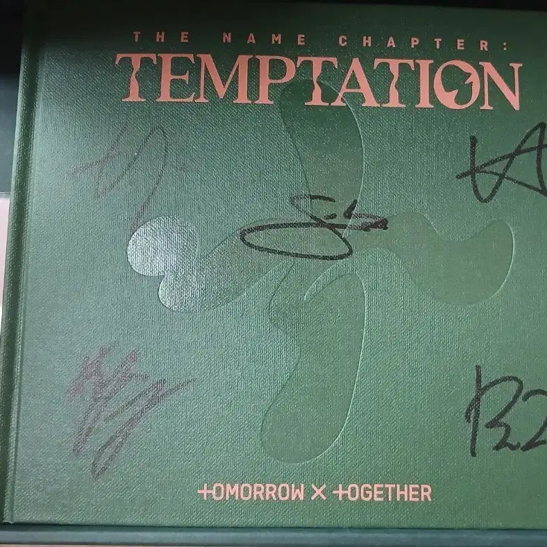 투바투 싸인앨범 팔아요!! TXT 투모로우바이투게더 친필 싸인