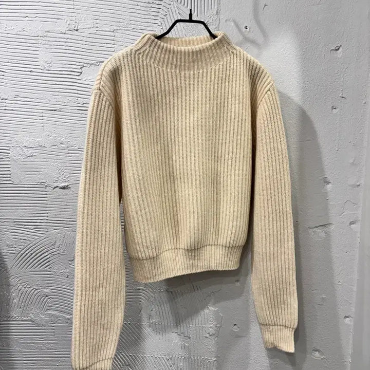 [BUNJANG] Amomento Mock Neck Knit Ivory / 아모멘토 모크넥 니트