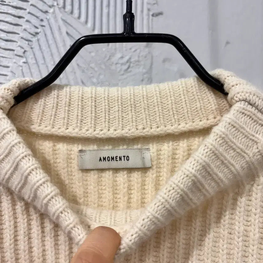 [BUNJANG] Amomento Mock Neck Knit Ivory / 아모멘토 모크넥 니트