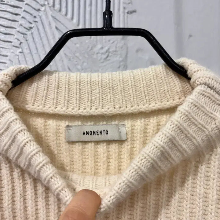 [BUNJANG] Amomento Mock Neck Knit Ivory / 아모멘토 모크넥 니트