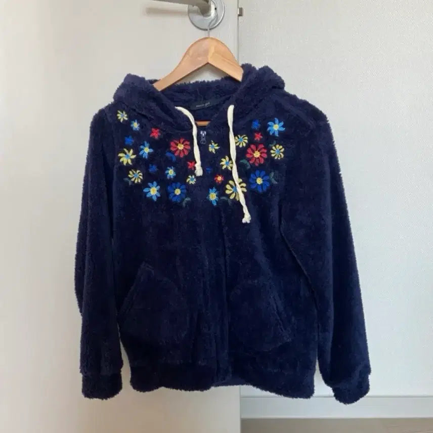 [BUNJANG] Embroidered Fleece Hoodie Zip-Up / [무료배송] 자수 후리스 후드 집업