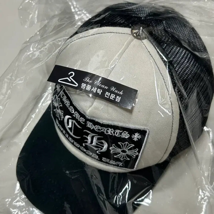 [SOLD OUT] 크롬하츠 트러커캡 화이트 블랙