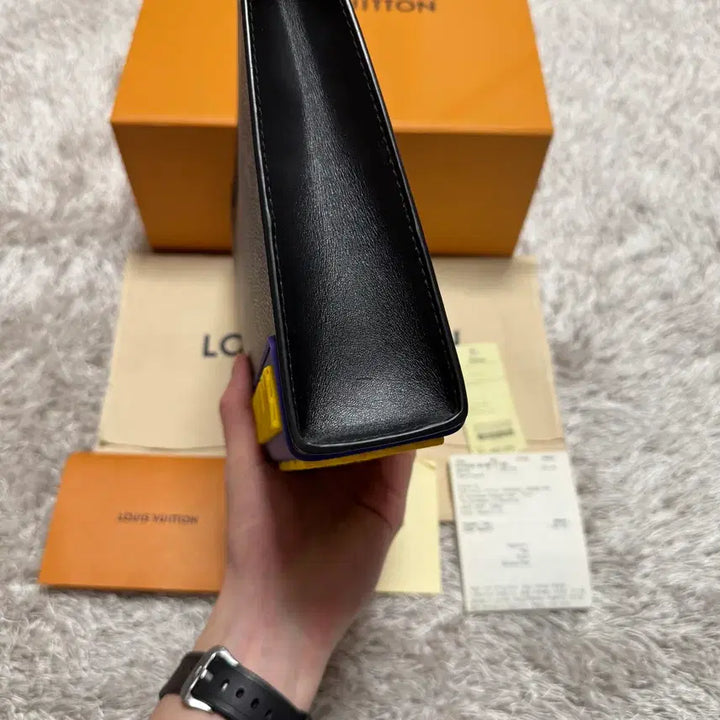 [BUNJANG] Monsta X Louis Vuitton Eclipse Monogram Pochette Voyage Clutch Bag / [ OS ] 루이비통 이클립스 모노그램 러버패치 포쉐트 보야주 클러치백