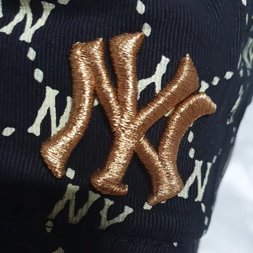 [BUNJANG] MLB Black Champagne Gold Lettering Bucket Hat / MLB 엠엘비 블랙 샴페인골드 레터링 벙거지 모자 버킷햇