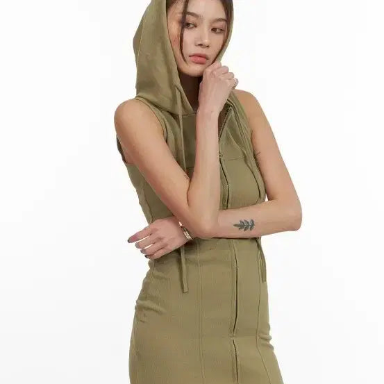 [BUNJANG] Mini Dress Brown / 클로즈클립 후드 슬리브리스 미니 원피스 브라운