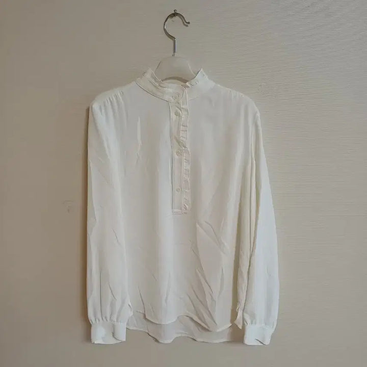 [BUNJANG] Sistina Ivory Frill Blouse / 미착용 시스티나 아이보리 프릴 블라우스 3만원에 판매합니다
