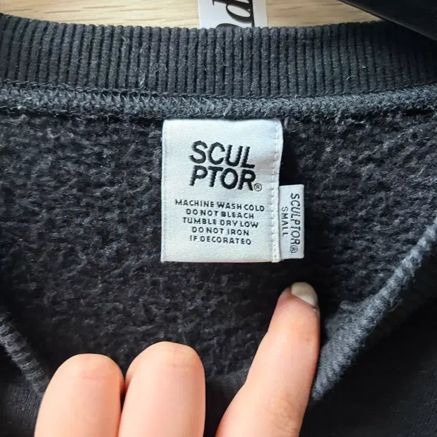 [BUNJANG] Sculptor Fleece Sweatshirt / 스컬프터 기모 맨투맨