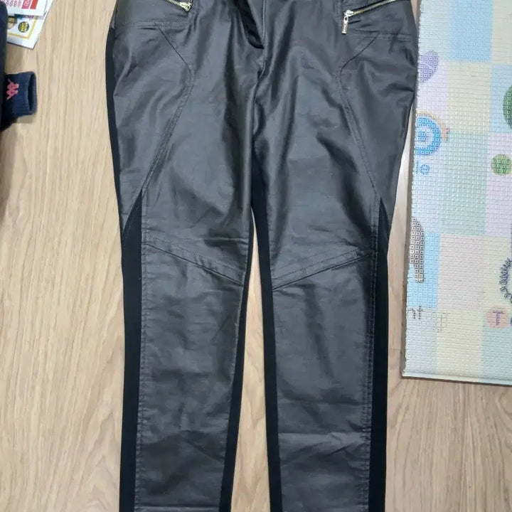 [BUNJANG] BLU PEPE Black Leatherette Slim Fit Pants / 블루페페 블랙 레자 배색 슬림핏 바지