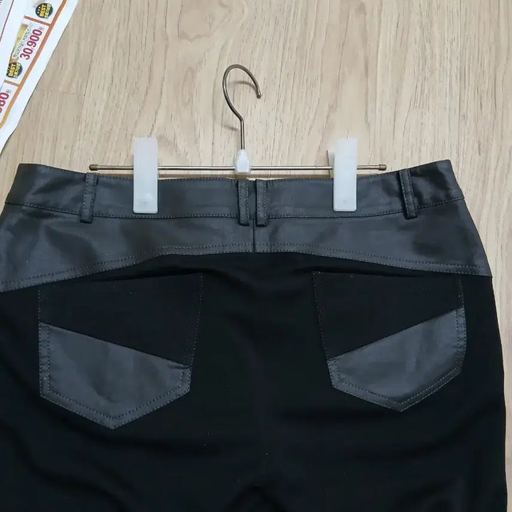 [BUNJANG] BLU PEPE Black Leatherette Slim Fit Pants / 블루페페 블랙 레자 배색 슬림핏 바지