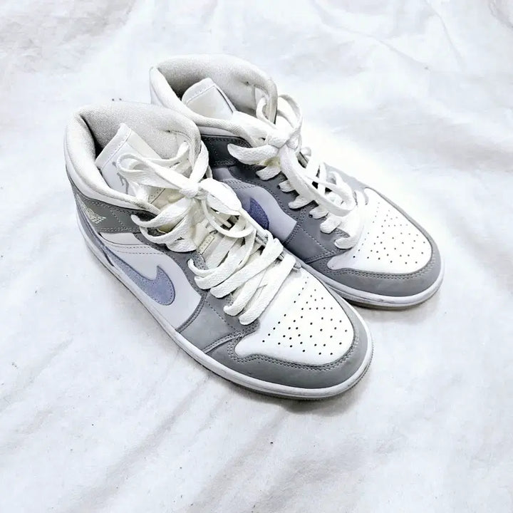 [BUNJANG] Nike Air Jordan 1 Mid Wolf Grey Sneakers (Size 235) / 나이키 조던1 미드 울프 그레이 235