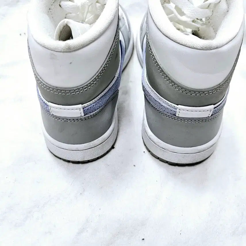 [BUNJANG] Nike Air Jordan 1 Mid Wolf Grey Sneakers (Size 235) / 나이키 조던1 미드 울프 그레이 235