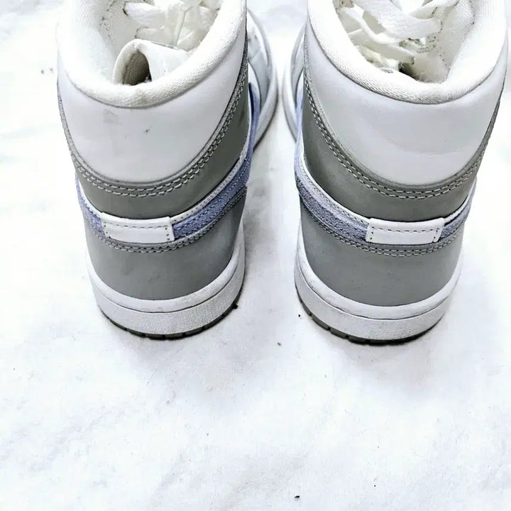 [BUNJANG] Nike Air Jordan 1 Mid Wolf Grey Sneakers (Size 235) / 나이키 조던1 미드 울프 그레이 235