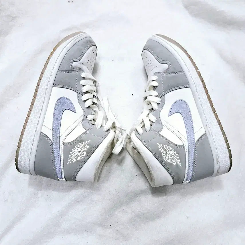 [BUNJANG] Nike Air Jordan 1 Mid Wolf Grey Sneakers (Size 235) / 나이키 조던1 미드 울프 그레이 235