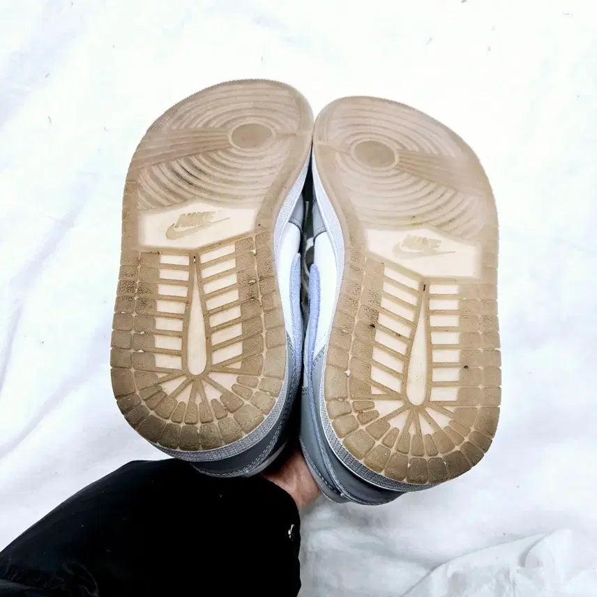 [BUNJANG] Nike Air Jordan 1 Mid Wolf Grey Sneakers (Size 235) / 나이키 조던1 미드 울프 그레이 235